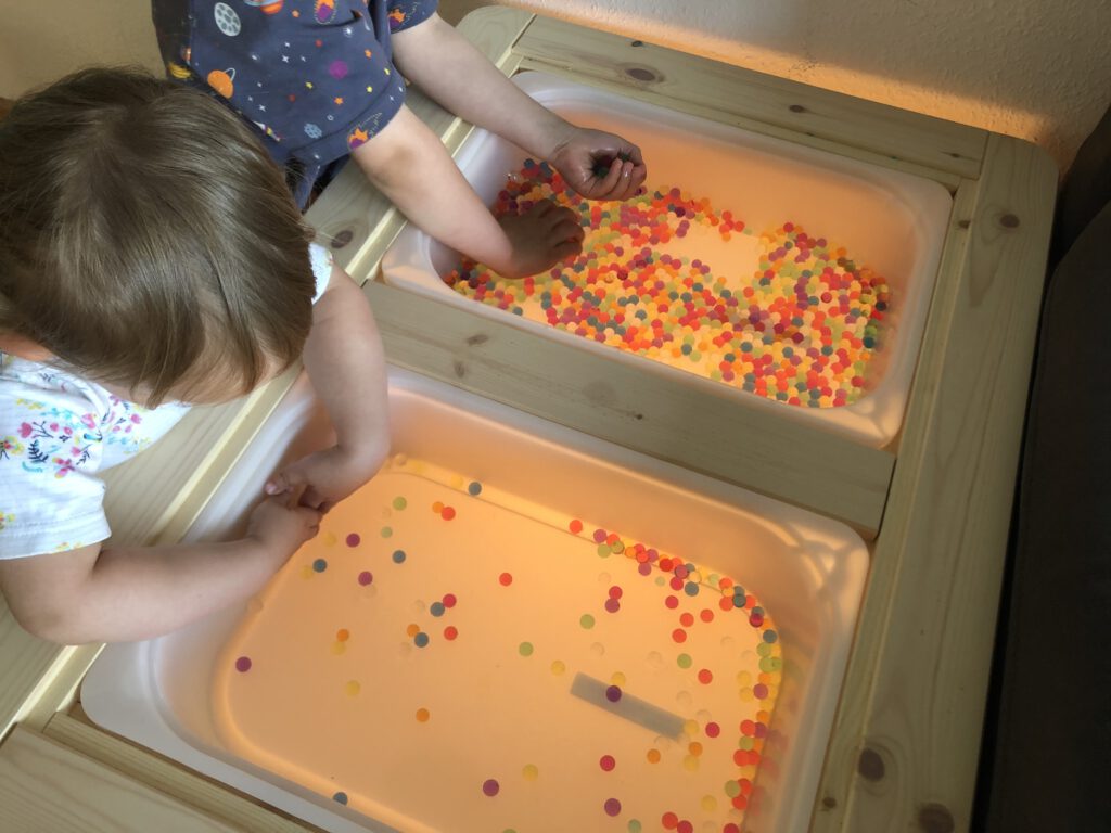 DIY Leuchttisch für Kinder - ganz einfach ⋆ Puderzuckerpunk