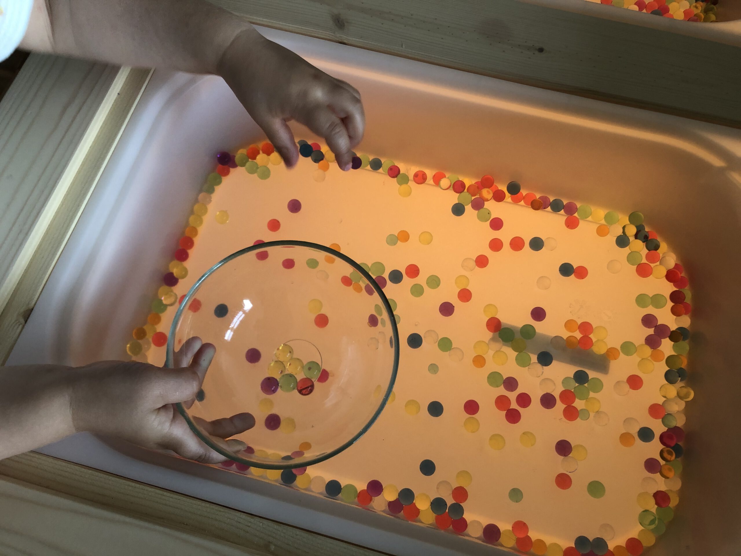  DIY Leuchttisch für Kinder – ganz einfach – Puderzuckerpunk 